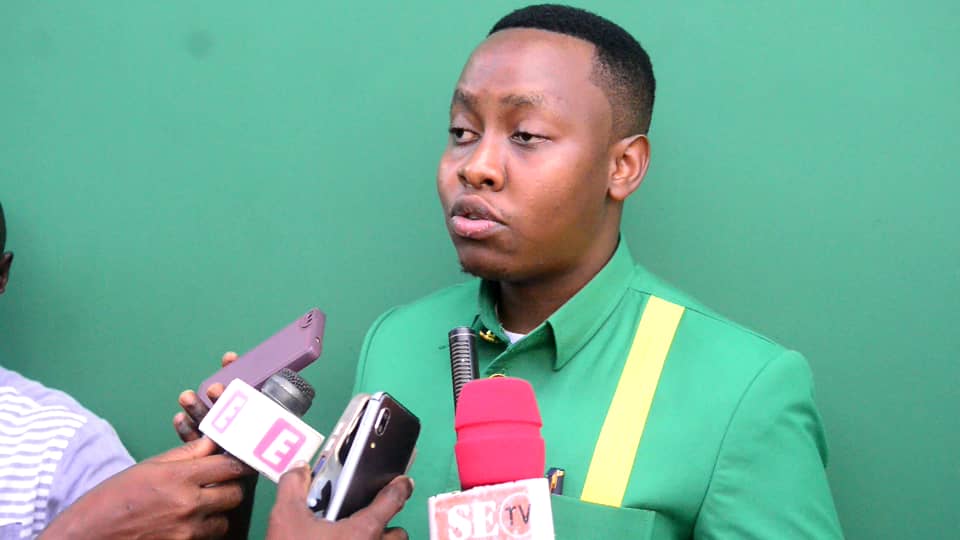 DWIGHT DANDA KIJANA MDOGO NA MHITIMU WA CHUO KIKUU ATIA NIA UBUNGE KIBAMBA