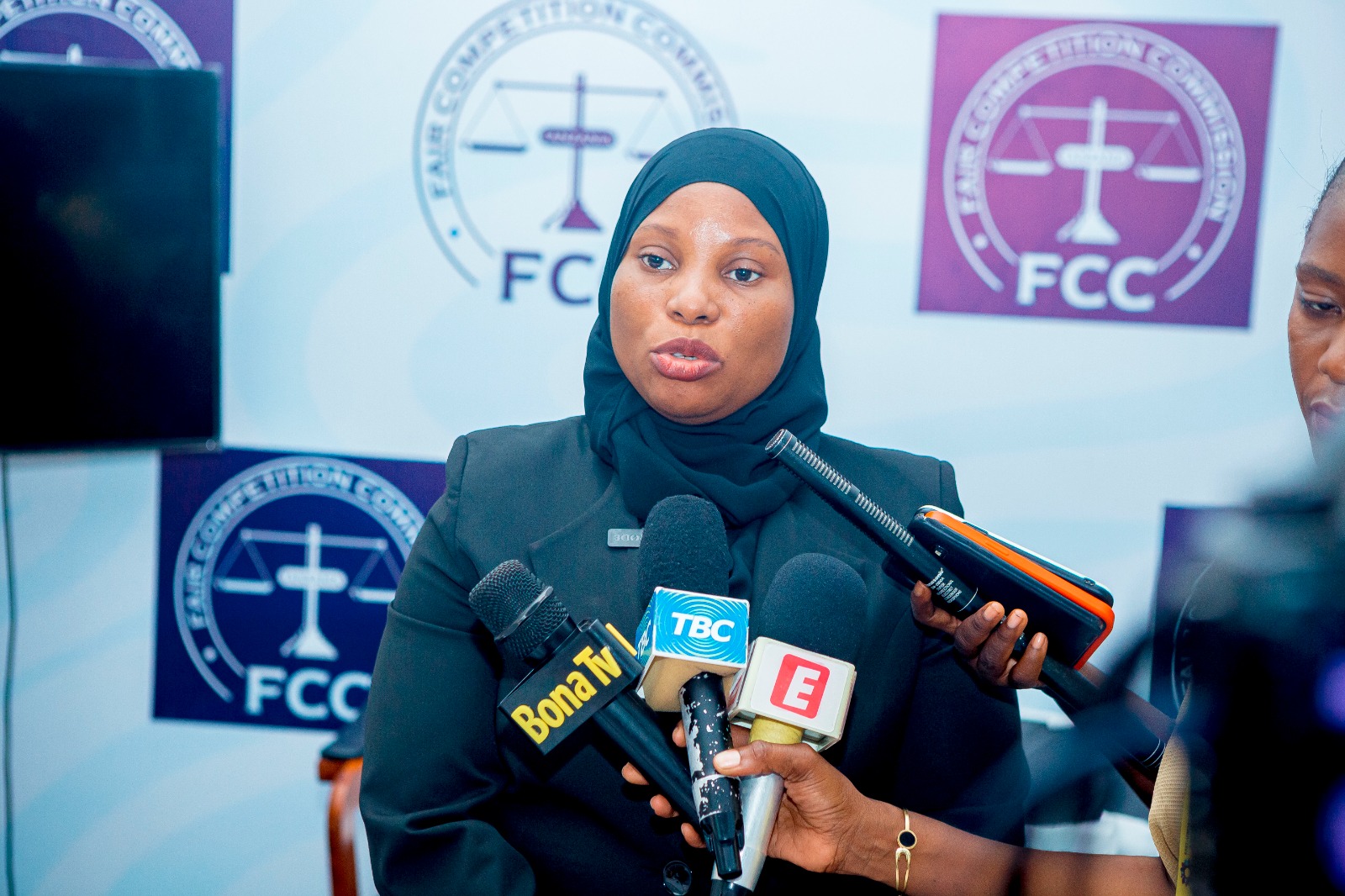 FCC YATOA ELIMU YA UTAMBUZI BIDHAA FEKI SABASABA.
