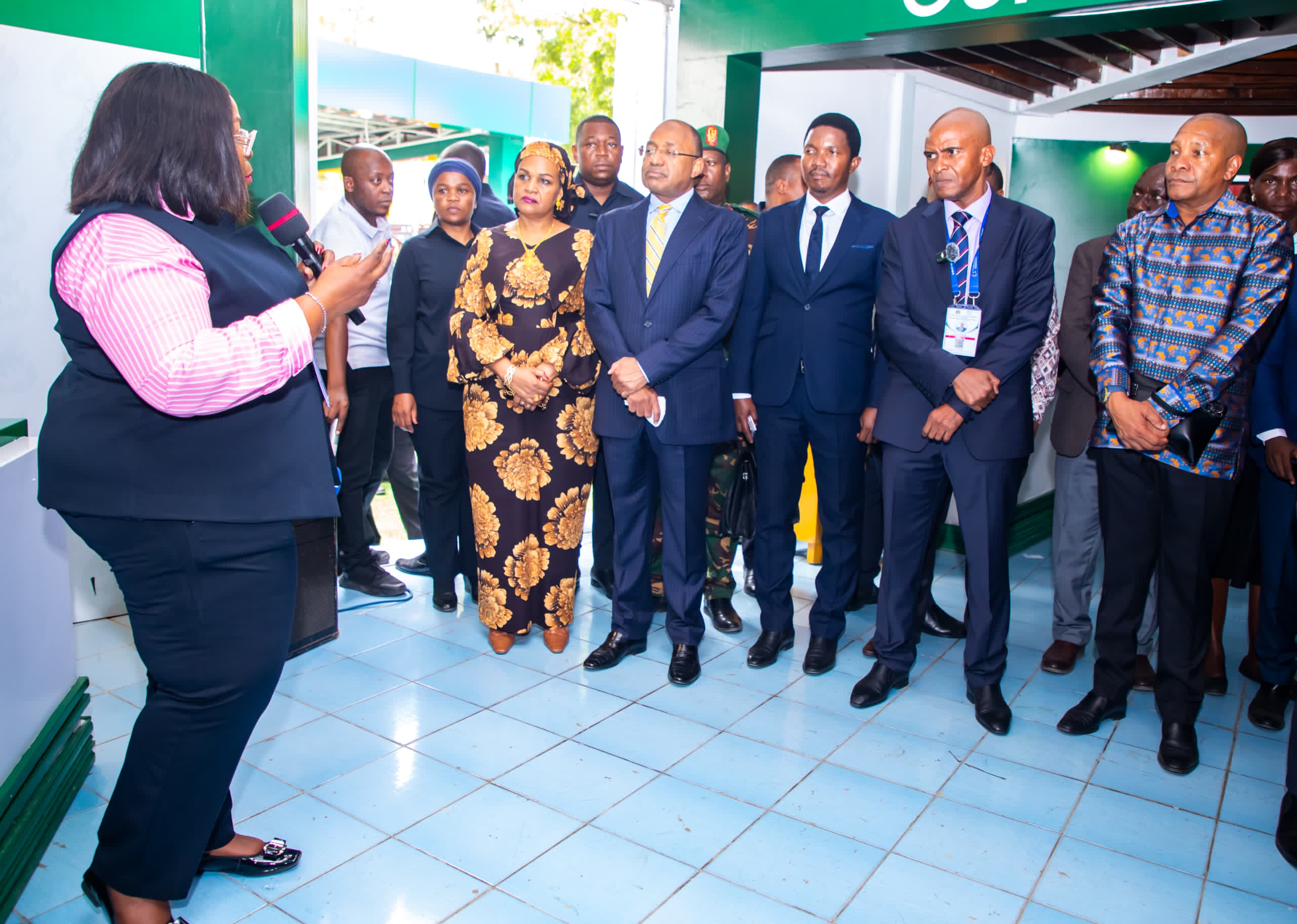 RAIS MWINYI ATEMBELEA BANDA LA NISHATI MAONESHO YA SABASABA